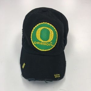 Oregon Ducks hat.